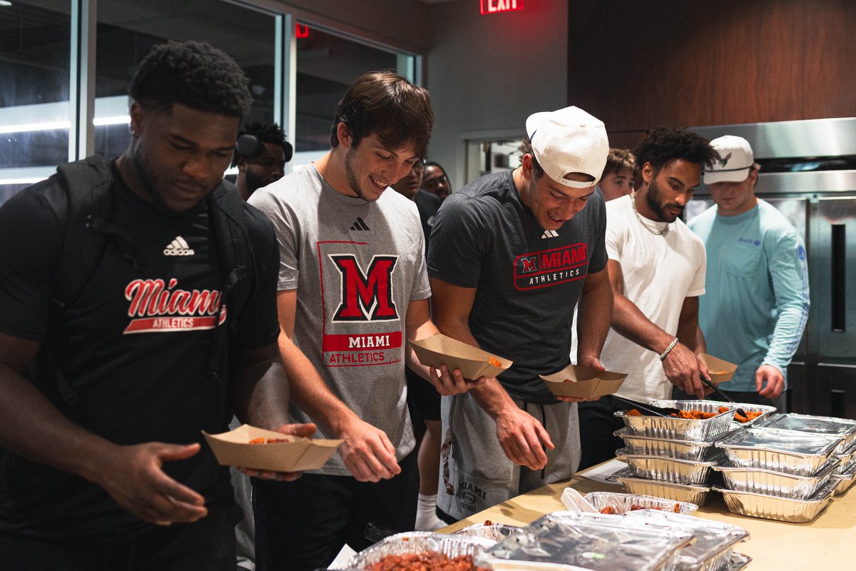 MiamiOHFootball's tweet photo. Thank you to @bwwings of Oxford for fueling our guys ⛽️ 

#RiseUpRedHawks |  🎓🏆 https://t.co/xVV6OKxwg5