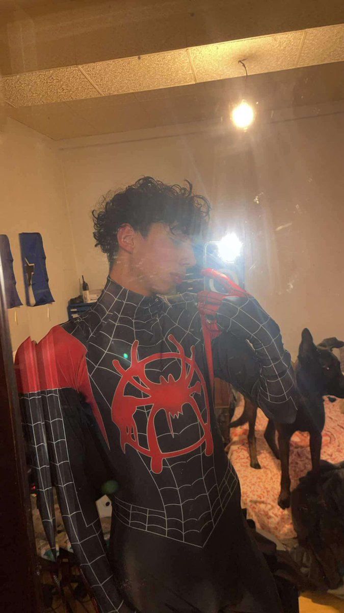 rafaeldsv24's tweet photo. Qui veux je sois son Spiderman ? 🥵🕷️🕸️ https://t.co/rIULAiPcC3