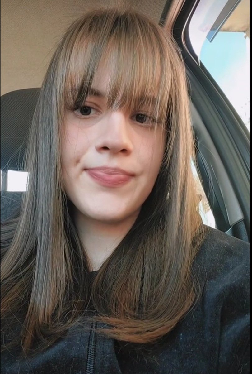 asterwe's tweet photo. Eu sou muito insegura com minha aparência então o fato de eu ter gostado de verdade dessas duas fotos me faz feliz :) https://t.co/Hzgt2dWCf0