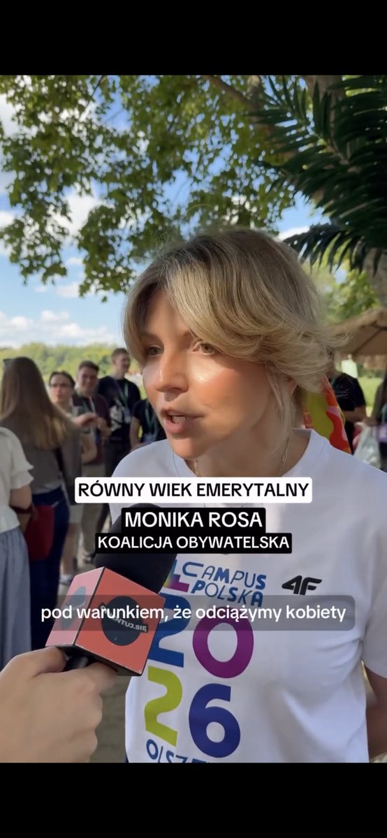 M_Jozefaciuk's tweet photo. Oto dlaczego jestem teraz posłem niezrzeszonym.

Nie rozumiem, jak można tak ślepo lekceważyć nierówność tylko dlatego, że dotyka mężczyzn.

"Orientuj Się" zapytało polityków KO i związanych z tym środowiskiem o równy wiek emerytalny. Oto odpowiedzi.

Krzysztof Kwiatkowski: kobiety powinny mieć niższy wiek emerytalny.

Czyli mężczyzna ma czekać na emeryturę pięć lat dłużej tylko dlatego, że jest mężczyzną, choć żyje średnio ponad siedem lat krócej? Polska jako jedyna w UE utrzymuje różny wiek bez harmonogramu zrównania. Ten system dyskryminuje mężczyzn i skazuje kobiety na niższe świadczenia.

Adam Szłapka: zmian nie potrzeba.

Około co piąty mężczyzna nie dożywa 65. roku życia. Jeśli rzecznik rządu nie widzi tu problemu, to stał się rzecznikiem niesprawiedliwego status quo.

Patryk Jaskulski: trzeba rozmawiać.

Rozmawiamy od lat. KO podobno „robi, nie gada”. Gdzie projekt, data i harmonogram? „Trzeba rozmawiać” to unik, nie stanowisko.

Sławomir Nitras: zapytajmy kobiety.

A mężczyzn, których państwo zmusza do pięciu dodatkowych lat pracy, już nie? O obowiązkach jednej połowy społeczeństwa nie może decydować wyłącznie druga połowa.

Alicja Łepkowska-Gołaś: obecny wiek jest dobry, ale kobiety powinny dostawać wyższe emerytury.

Mniej lat składek, więcej lat pobierania świadczenia i jeszcze wyższa emerytura? Matematyki nie da się przegłosować. Można tylko stworzyć kolejny przywilej finansowany także przez gorzej traktowanych mężczyzn.

Monika Rosa: zrównajmy wiek, gdy odciążymy kobiety od opieki.

Opieka jest realnym problemem, ale obecny system w ogóle nie sprawdza, kto ją wykonuje. Bezdzietna kobieta może przejść na emeryturę w wieku 60 lat. Ojciec opiekujący się dzieckiem z niepełnosprawnością zasadniczo czeka do 65.

Wspierajmy faktycznych opiekunów bez względu na płeć. Nie uzależniajmy równości od tego, kto w domu gotuje, pierze i opiekuje się bliskimi.

To nie jest atak na kobiety. To obrona kobiet przed niskimi świadczeniami i mężczyzn przed późniejszym dostępem do emerytury.

Równy wiek dla wszystkich, wprowadzany stopniowo. Wcześniejsza emerytura za staż, ciężką pracę, stan zdrowia lub faktyczną opiekę, a nie za płeć.

Równość albo jest dla wszystkich, albo jest tylko partyjnym sloganem.
