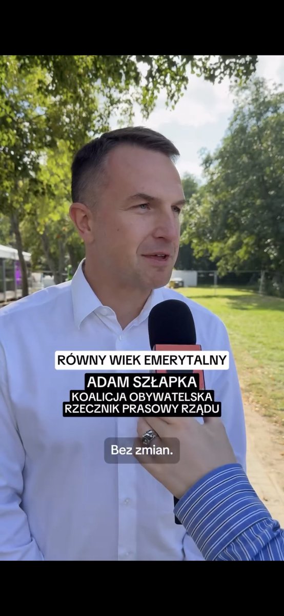 M_Jozefaciuk's tweet photo. Oto dlaczego jestem teraz posłem niezrzeszonym.

Nie rozumiem, jak można tak ślepo lekceważyć nierówność tylko dlatego, że dotyka mężczyzn.

"Orientuj Się" zapytało polityków KO i związanych z tym środowiskiem o równy wiek emerytalny. Oto odpowiedzi.

Krzysztof Kwiatkowski: kobiety powinny mieć niższy wiek emerytalny.

Czyli mężczyzna ma czekać na emeryturę pięć lat dłużej tylko dlatego, że jest mężczyzną, choć żyje średnio ponad siedem lat krócej? Polska jako jedyna w UE utrzymuje różny wiek bez harmonogramu zrównania. Ten system dyskryminuje mężczyzn i skazuje kobiety na niższe świadczenia.

Adam Szłapka: zmian nie potrzeba.

Około co piąty mężczyzna nie dożywa 65. roku życia. Jeśli rzecznik rządu nie widzi tu problemu, to stał się rzecznikiem niesprawiedliwego status quo.

Patryk Jaskulski: trzeba rozmawiać.

Rozmawiamy od lat. KO podobno „robi, nie gada”. Gdzie projekt, data i harmonogram? „Trzeba rozmawiać” to unik, nie stanowisko.

Sławomir Nitras: zapytajmy kobiety.

A mężczyzn, których państwo zmusza do pięciu dodatkowych lat pracy, już nie? O obowiązkach jednej połowy społeczeństwa nie może decydować wyłącznie druga połowa.

Alicja Łepkowska-Gołaś: obecny wiek jest dobry, ale kobiety powinny dostawać wyższe emerytury.

Mniej lat składek, więcej lat pobierania świadczenia i jeszcze wyższa emerytura? Matematyki nie da się przegłosować. Można tylko stworzyć kolejny przywilej finansowany także przez gorzej traktowanych mężczyzn.

Monika Rosa: zrównajmy wiek, gdy odciążymy kobiety od opieki.

Opieka jest realnym problemem, ale obecny system w ogóle nie sprawdza, kto ją wykonuje. Bezdzietna kobieta może przejść na emeryturę w wieku 60 lat. Ojciec opiekujący się dzieckiem z niepełnosprawnością zasadniczo czeka do 65.

Wspierajmy faktycznych opiekunów bez względu na płeć. Nie uzależniajmy równości od tego, kto w domu gotuje, pierze i opiekuje się bliskimi.

To nie jest atak na kobiety. To obrona kobiet przed niskimi świadczeniami i mężczyzn przed późniejszym dostępem do emerytury.

Równy wiek dla wszystkich, wprowadzany stopniowo. Wcześniejsza emerytura za staż, ciężką pracę, stan zdrowia lub faktyczną opiekę, a nie za płeć.

Równość albo jest dla wszystkich, albo jest tylko partyjnym sloganem.