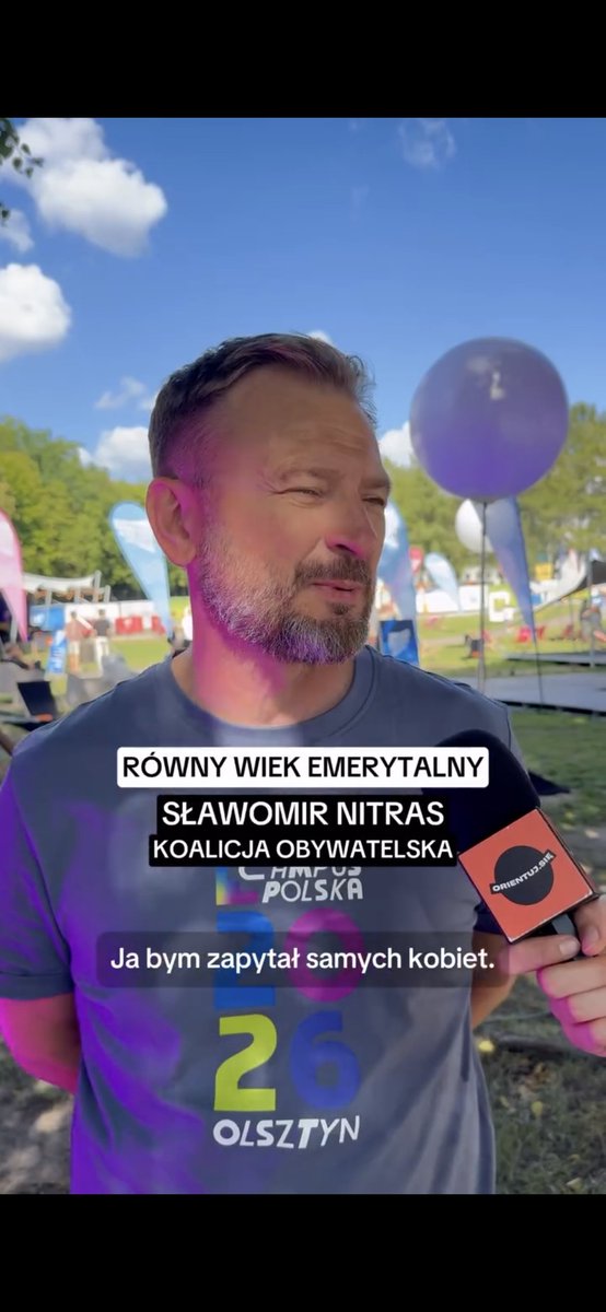 M_Jozefaciuk's tweet photo. Oto dlaczego jestem teraz posłem niezrzeszonym.

Nie rozumiem, jak można tak ślepo lekceważyć nierówność tylko dlatego, że dotyka mężczyzn.

"Orientuj Się" zapytało polityków KO i związanych z tym środowiskiem o równy wiek emerytalny. Oto odpowiedzi.

Krzysztof Kwiatkowski: kobiety powinny mieć niższy wiek emerytalny.

Czyli mężczyzna ma czekać na emeryturę pięć lat dłużej tylko dlatego, że jest mężczyzną, choć żyje średnio ponad siedem lat krócej? Polska jako jedyna w UE utrzymuje różny wiek bez harmonogramu zrównania. Ten system dyskryminuje mężczyzn i skazuje kobiety na niższe świadczenia.

Adam Szłapka: zmian nie potrzeba.

Około co piąty mężczyzna nie dożywa 65. roku życia. Jeśli rzecznik rządu nie widzi tu problemu, to stał się rzecznikiem niesprawiedliwego status quo.

Patryk Jaskulski: trzeba rozmawiać.

Rozmawiamy od lat. KO podobno „robi, nie gada”. Gdzie projekt, data i harmonogram? „Trzeba rozmawiać” to unik, nie stanowisko.

Sławomir Nitras: zapytajmy kobiety.

A mężczyzn, których państwo zmusza do pięciu dodatkowych lat pracy, już nie? O obowiązkach jednej połowy społeczeństwa nie może decydować wyłącznie druga połowa.

Alicja Łepkowska-Gołaś: obecny wiek jest dobry, ale kobiety powinny dostawać wyższe emerytury.

Mniej lat składek, więcej lat pobierania świadczenia i jeszcze wyższa emerytura? Matematyki nie da się przegłosować. Można tylko stworzyć kolejny przywilej finansowany także przez gorzej traktowanych mężczyzn.

Monika Rosa: zrównajmy wiek, gdy odciążymy kobiety od opieki.

Opieka jest realnym problemem, ale obecny system w ogóle nie sprawdza, kto ją wykonuje. Bezdzietna kobieta może przejść na emeryturę w wieku 60 lat. Ojciec opiekujący się dzieckiem z niepełnosprawnością zasadniczo czeka do 65.

Wspierajmy faktycznych opiekunów bez względu na płeć. Nie uzależniajmy równości od tego, kto w domu gotuje, pierze i opiekuje się bliskimi.

To nie jest atak na kobiety. To obrona kobiet przed niskimi świadczeniami i mężczyzn przed późniejszym dostępem do emerytury.

Równy wiek dla wszystkich, wprowadzany stopniowo. Wcześniejsza emerytura za staż, ciężką pracę, stan zdrowia lub faktyczną opiekę, a nie za płeć.

Równość albo jest dla wszystkich, albo jest tylko partyjnym sloganem.