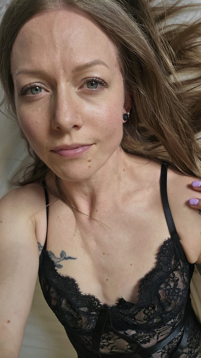 summersparkcdn's tweet photo. Do men still like older women with imperfect, all natural bodies? 🥰 https://t.co/qUXLnPuNV2