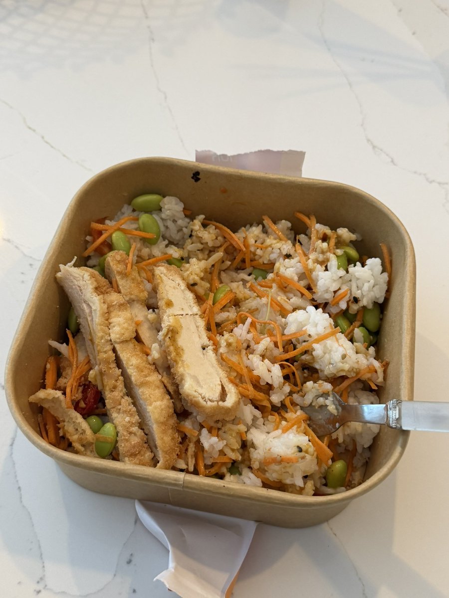 corsetd0ll's tweet photo. katsu chicken poke bowl = 507 cal 𓏲ּ𝄢 https://t.co/NTqPlt7spm