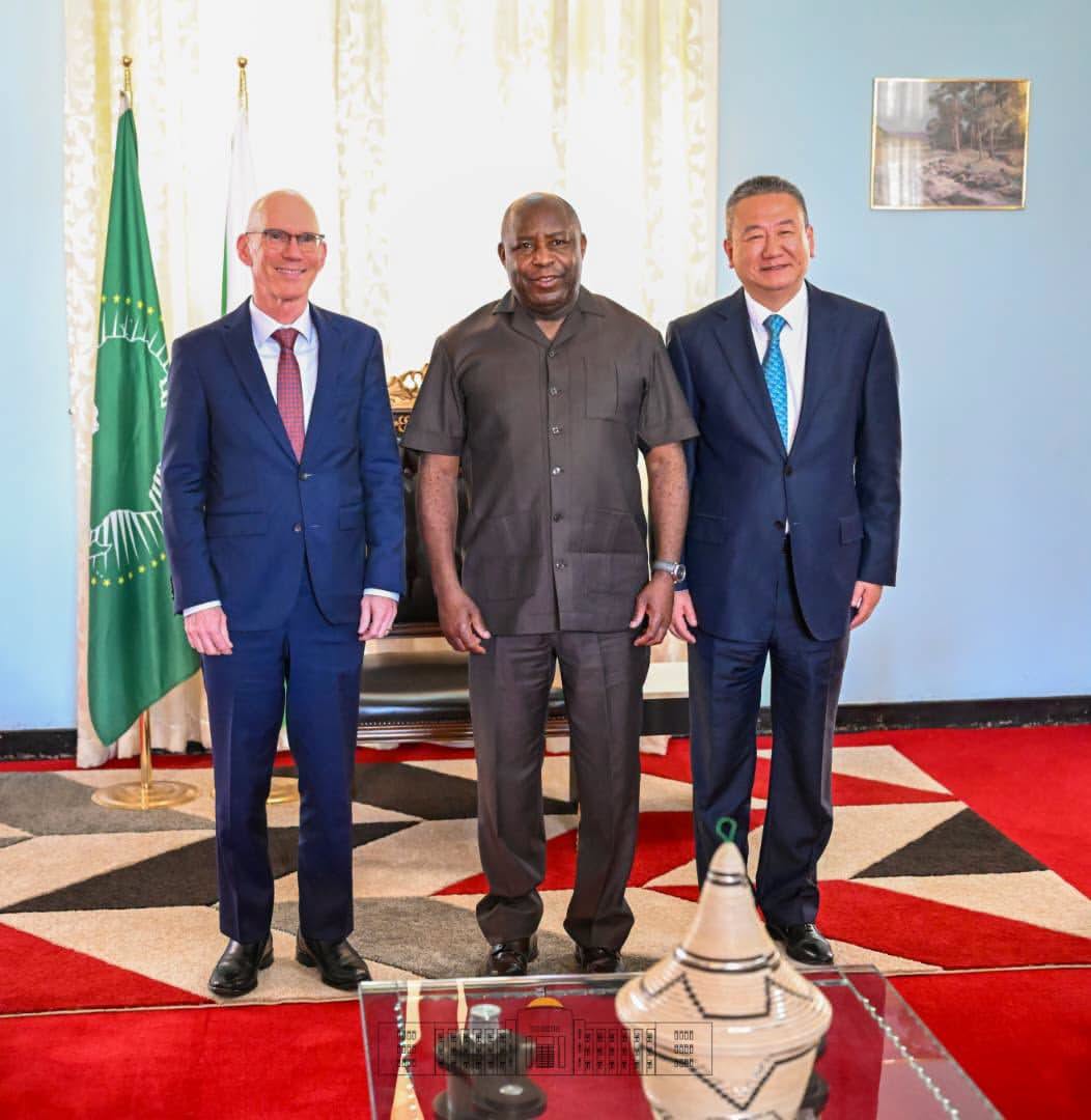 MONUSCO's tweet photo. 1/5 La semaine écoulée, le SRSG James Swan s’est rendu au Burundi, en Ouganda et au Rwanda, conjointement avec l’Envoyé spécial pour les Grands Lacs, @HuangXia16, et son équipe. Cette visite conjointe a souligné les dimensions régionales interconnectées des conflits en cours … https://t.co/ZGayzF73mj