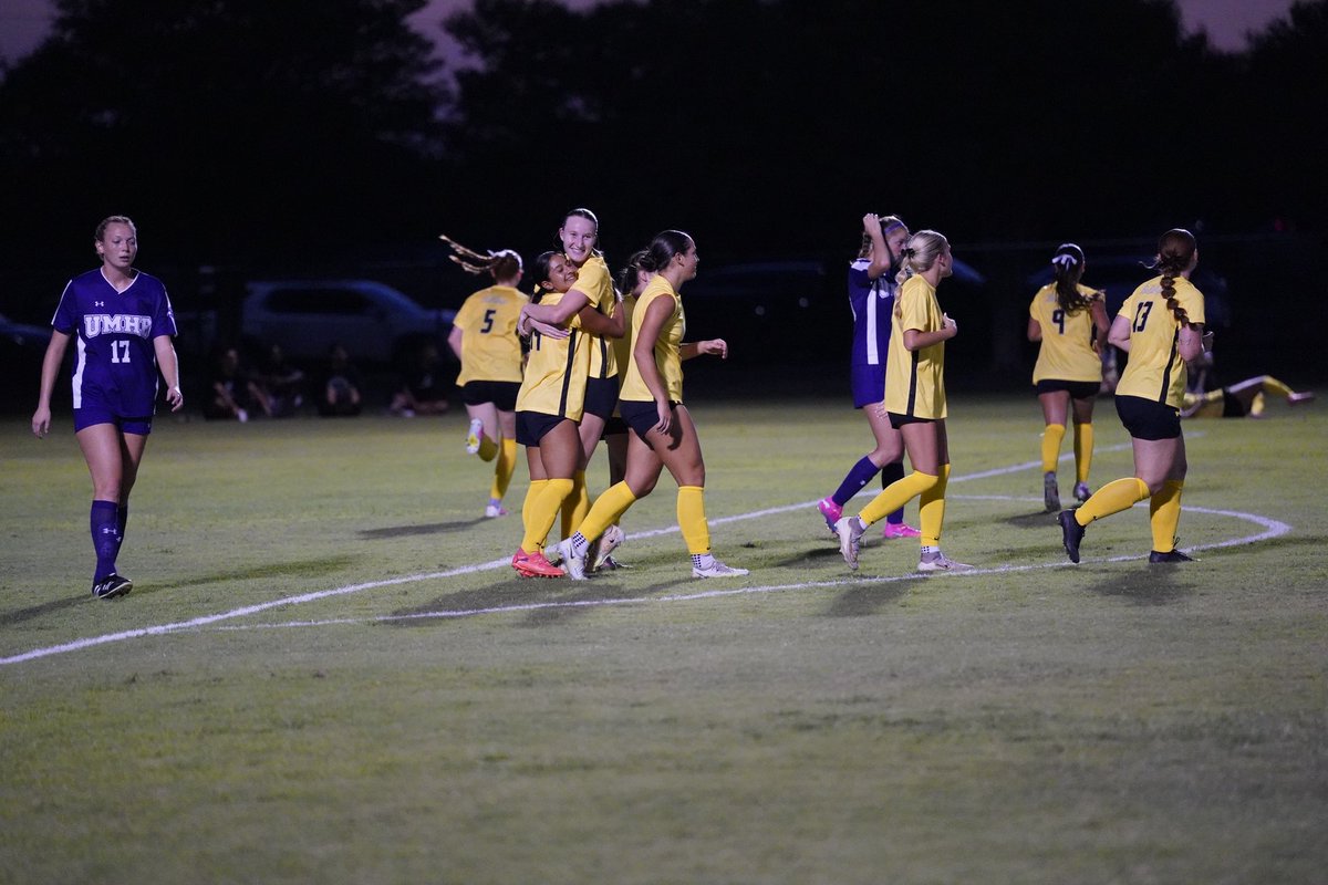 TLUWSOC's tweet photo. Started the season the right way🐶🤘

#TooLiveU | #PupsUp https://t.co/EYGWXI8mUw