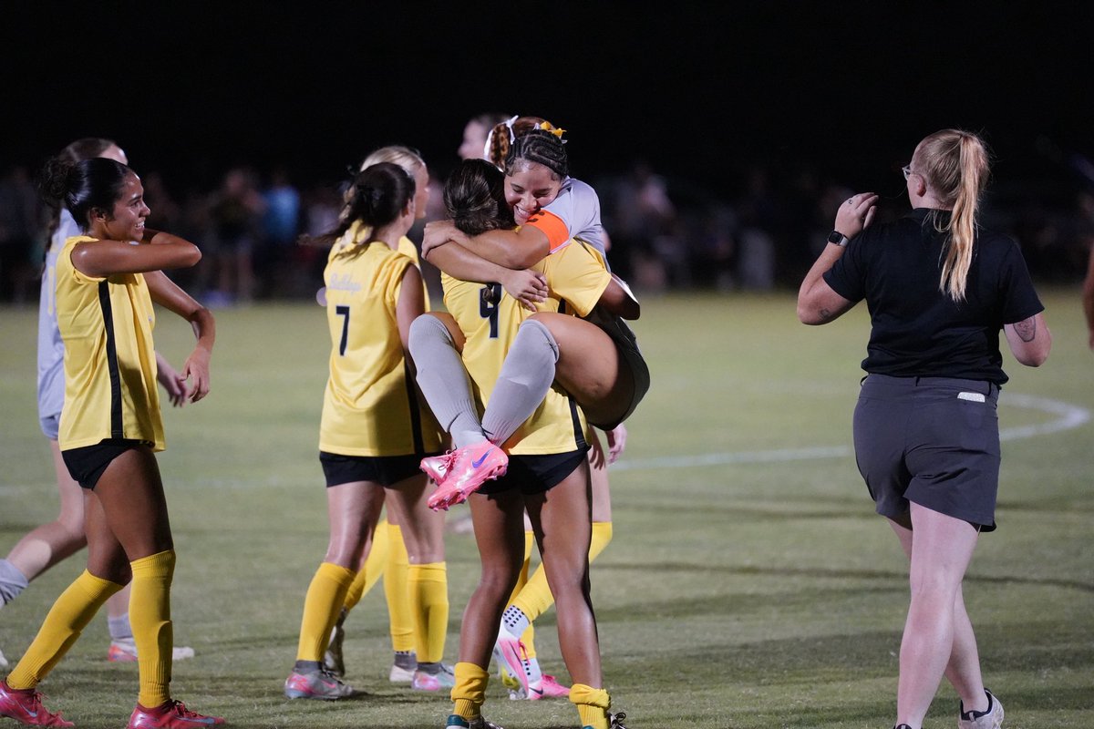 TLUWSOC's tweet photo. Started the season the right way🐶🤘

#TooLiveU | #PupsUp https://t.co/EYGWXI8mUw