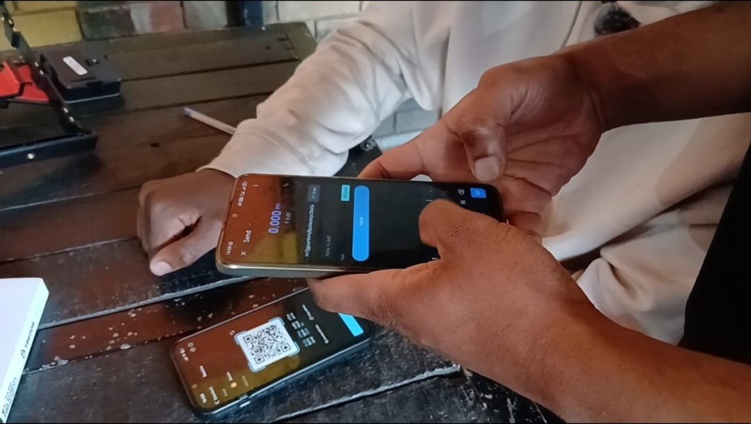 sisonkeBTC's tweet photo. We had a ₿itcoin self custodial educational session, used @bluewallet &amp; @Blockstream for ease of use where we performed bitcoin transactions. We progressed from #SPEDN into self custody. We’re growing Bitcoiners who understand sovereignty🗝️ 🔒 .
#beyourownbank
#Bitcoincommunity https://t.co/vhiPMlIu38