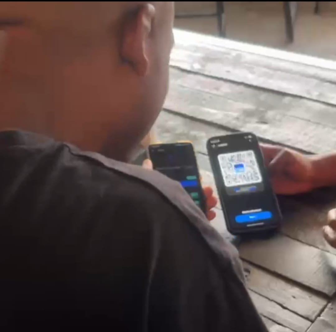sisonkeBTC's tweet photo. We had a ₿itcoin self custodial educational session, used @bluewallet &amp; @Blockstream for ease of use where we performed bitcoin transactions. We progressed from #SPEDN into self custody. We’re growing Bitcoiners who understand sovereignty🗝️ 🔒 .
#beyourownbank
#Bitcoincommunity https://t.co/vhiPMlIu38
