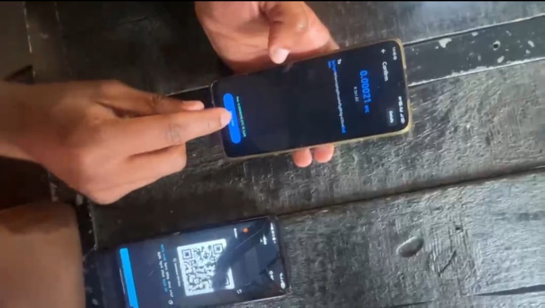 sisonkeBTC's tweet photo. @Bluewallet @Blockstream @FBCEglobal @BitcoinEkasi @bluewalletio @BlockstreamJade @ScottAWolfe @geyserfund @MyFirstBitcoin_ @TrezorAcademy We didn’t just talk BITCOIN, we learned how to own it. We explored the Bitcoin mempool &amp; ₿ blockchain to verify transactions. Finally emphasized the importance of self custody &amp; how to store seedphrases. 
Self custodial unlocked✅
Sovereignty✅ 
#beyourownbank
#Bitcoincommunity https://t.co/DtdzkOOUn0