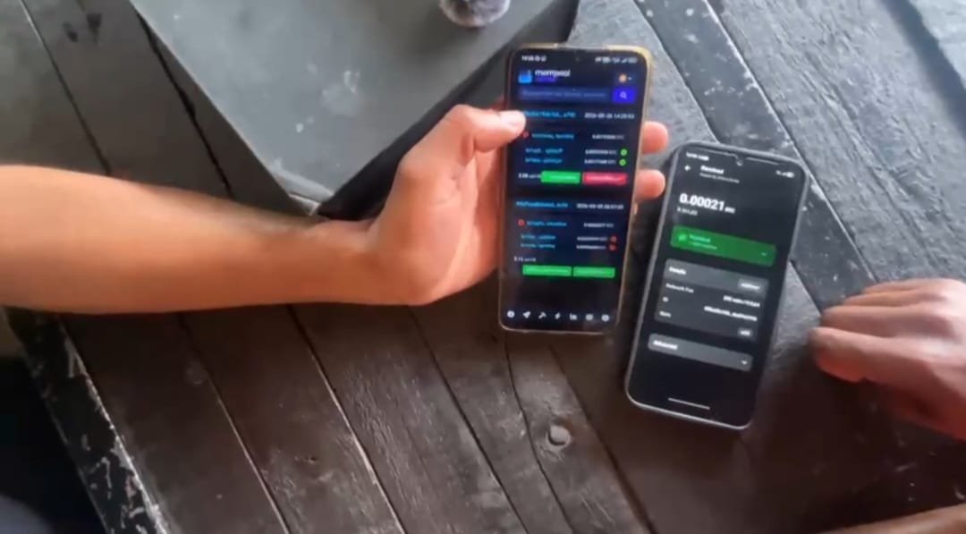 sisonkeBTC's tweet photo. @Bluewallet @Blockstream @FBCEglobal @BitcoinEkasi @bluewalletio @BlockstreamJade @ScottAWolfe @geyserfund @MyFirstBitcoin_ @TrezorAcademy We didn’t just talk BITCOIN, we learned how to own it. We explored the Bitcoin mempool &amp; ₿ blockchain to verify transactions. Finally emphasized the importance of self custody &amp; how to store seedphrases. 
Self custodial unlocked✅
Sovereignty✅ 
#beyourownbank
#Bitcoincommunity https://t.co/DtdzkOOUn0