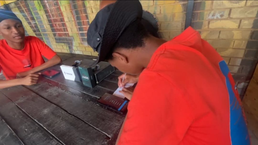 sisonkeBTC's tweet photo. @Bluewallet @Blockstream @FBCEglobal @BitcoinEkasi @bluewalletio @BlockstreamJade @ScottAWolfe @geyserfund @MyFirstBitcoin_ @TrezorAcademy We didn’t just talk BITCOIN, we learned how to own it. We explored the Bitcoin mempool &amp; ₿ blockchain to verify transactions. Finally emphasized the importance of self custody &amp; how to store seedphrases. 
Self custodial unlocked✅
Sovereignty✅ 
#beyourownbank
#Bitcoincommunity https://t.co/DtdzkOOUn0