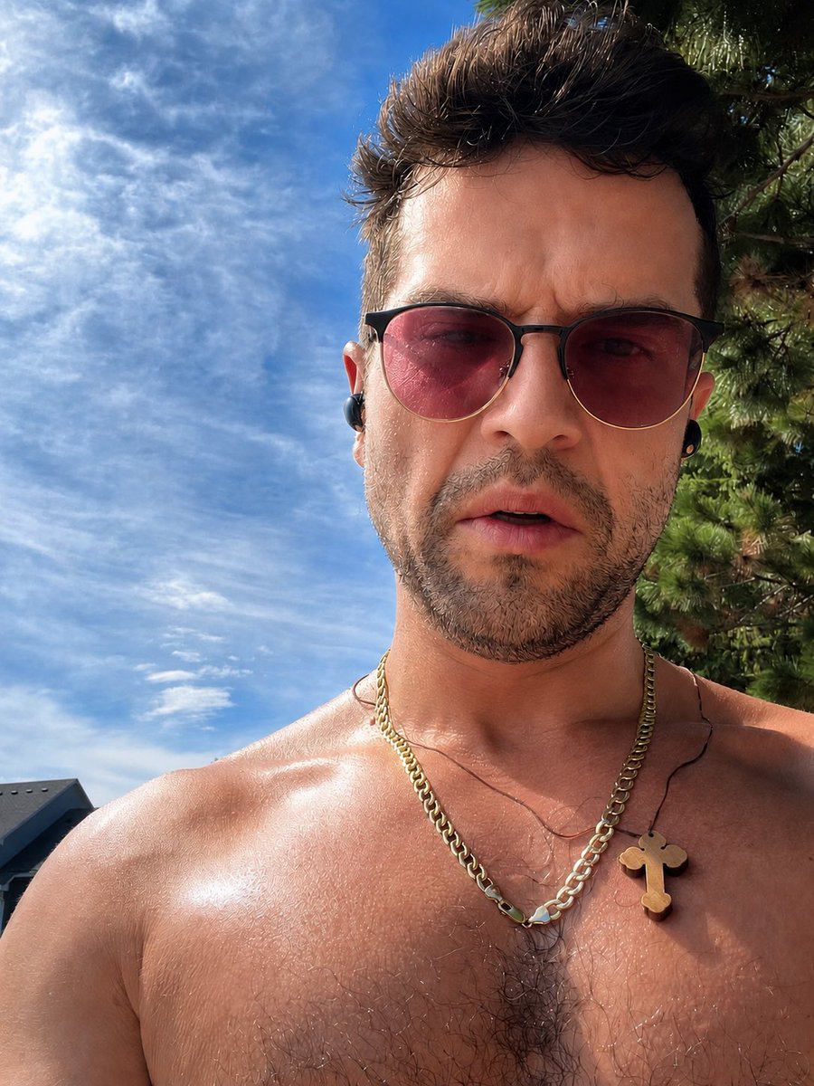 liaptchev's tweet photo. When on a jog and running out of gas I just pretend I’m a child running fleeing an ✡️’li, and that fear keeps me going for a bit longer.

I pretend they are trying to woody Allen me.

I used to pretend that they were trying to snipe me but serpentine isn’t good for the ankles. https://t.co/pgOiTHLg6Y