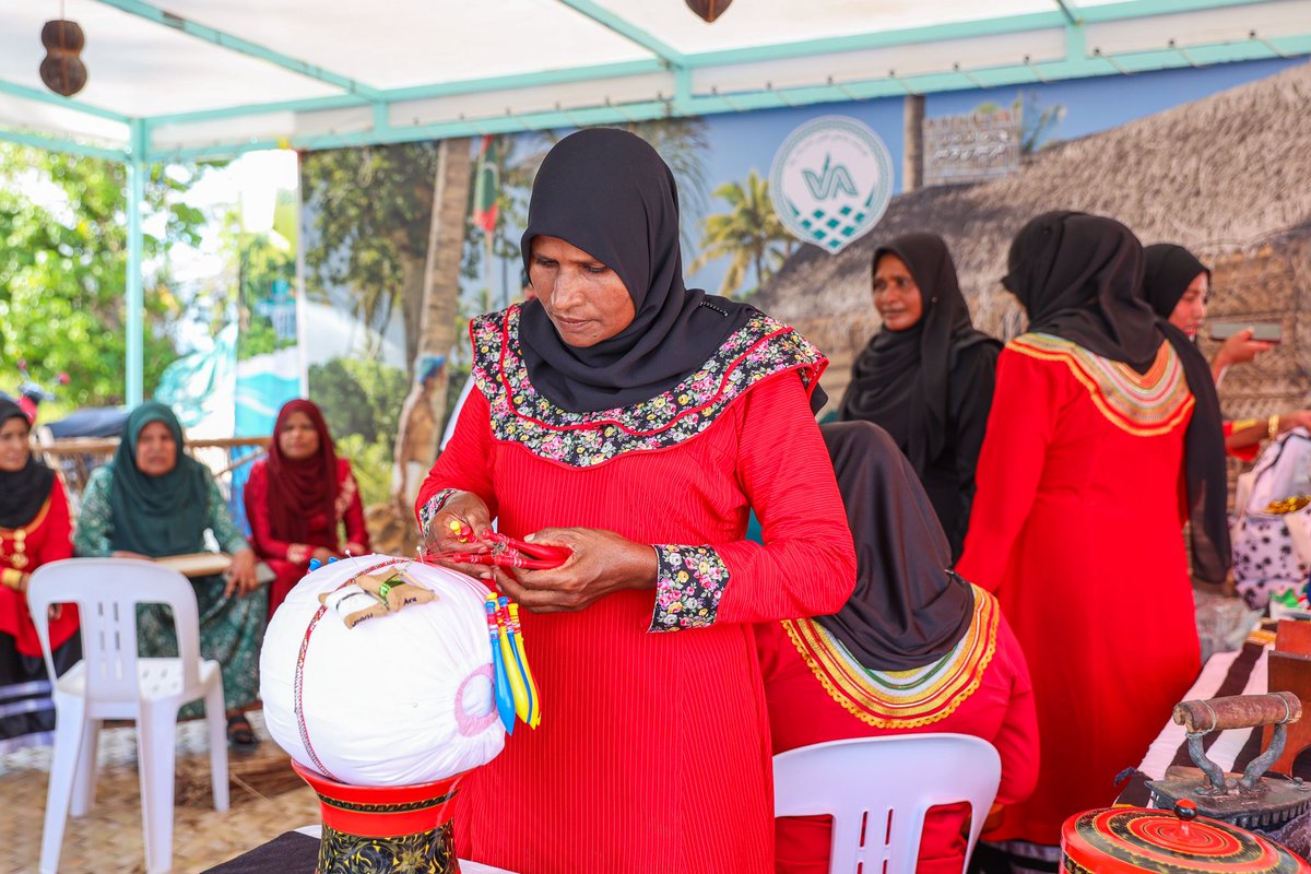 SFdevelopmentMV's tweet photo. ޤައުމީ މާމަކާފަ ދުވަސް ފާހަގަކުރުމުގެ ގޮތުން @PensionOffice އިން ބ. އޭދަފުށީގައި  މިއަދު ބޭއްވި ޢާއިލީ ހަވީރުގައި މި ވުޒާރާއާއި  ބ. އެފް.ސީ.އެސް.ސީއިން ބައިވެރިވެ،ސަގާފީ އެކި ކާބޯތަކެތި ދައްކާލުމުގެ ހަރަކާތެއް ވަނީ ކުރިއަށް ގެންގޮސްފައެވެ. https://t.co/9mVkzJbWNk