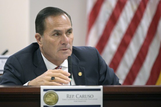 lilianasoham's tweet photo. @DaniMayakovski MICHAEL CARUSO ex legislador de Florida 

MICHAEL CARUSO
MICHAEL CARUSO 

Con letras grandes
Hay que VIRALIZAR a los PDFilos https://t.co/W9uhEZ1Jtk