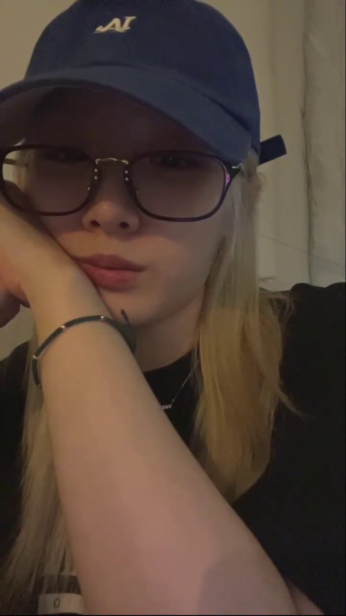 haseulface's tweet photo. https://t.co/0eIU00j333