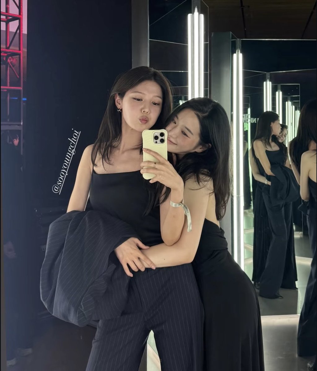 mydearsy_'s tweet photo. 어미나 규영수영 거셀…      ///////  ♥️♥️♥️ https://t.co/T3H4FGaDZA