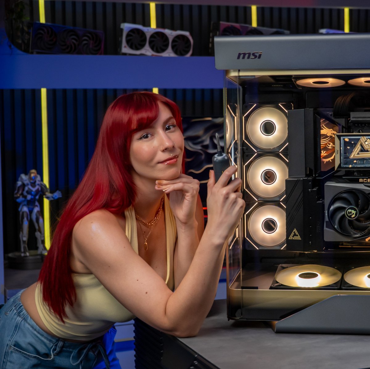 brittnaynay3's tweet photo. Whos taking this pc home for the win 🏆 👀 😈

Let's take a moment and take in the beauty of this build! Black and gold accents 😍 

This case is definitely a statement! If only we kept the lighting card from @msiUSA 🤣🤣👍 https://t.co/1eBkmh6U1H