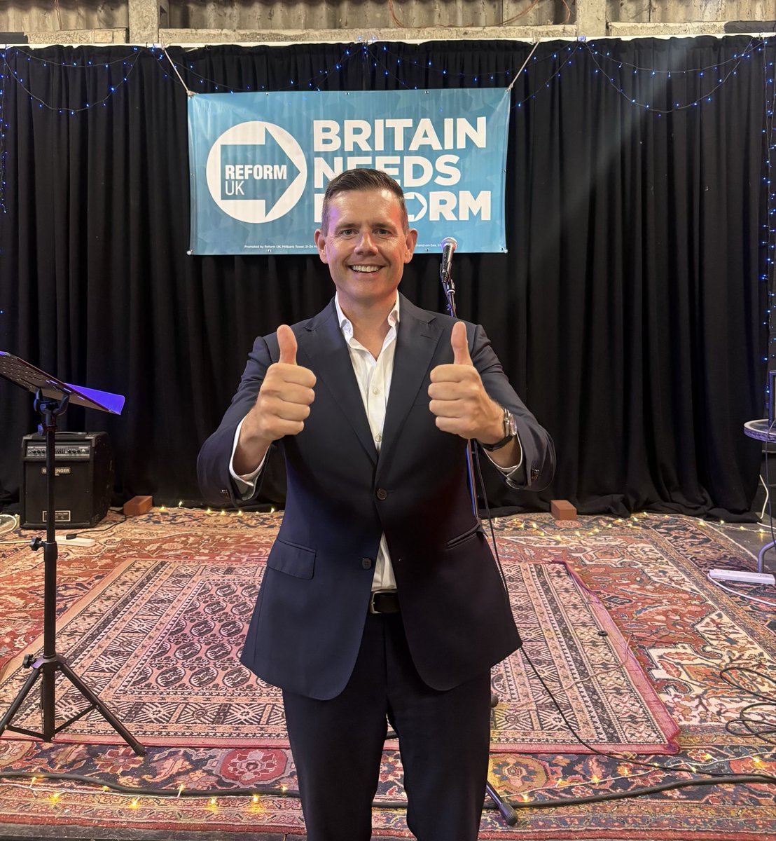 GoodwinMJ's tweet photo. Hi Cambridge.

My talk in May was cancelled due to pressure from left-wing extremists.

Well, tonight I am back — giving a talk in Cambridge. 

We will never stop speaking up for the silent majority. 

And we will never stop fighting for Britain. https://t.co/DyNEWNT643