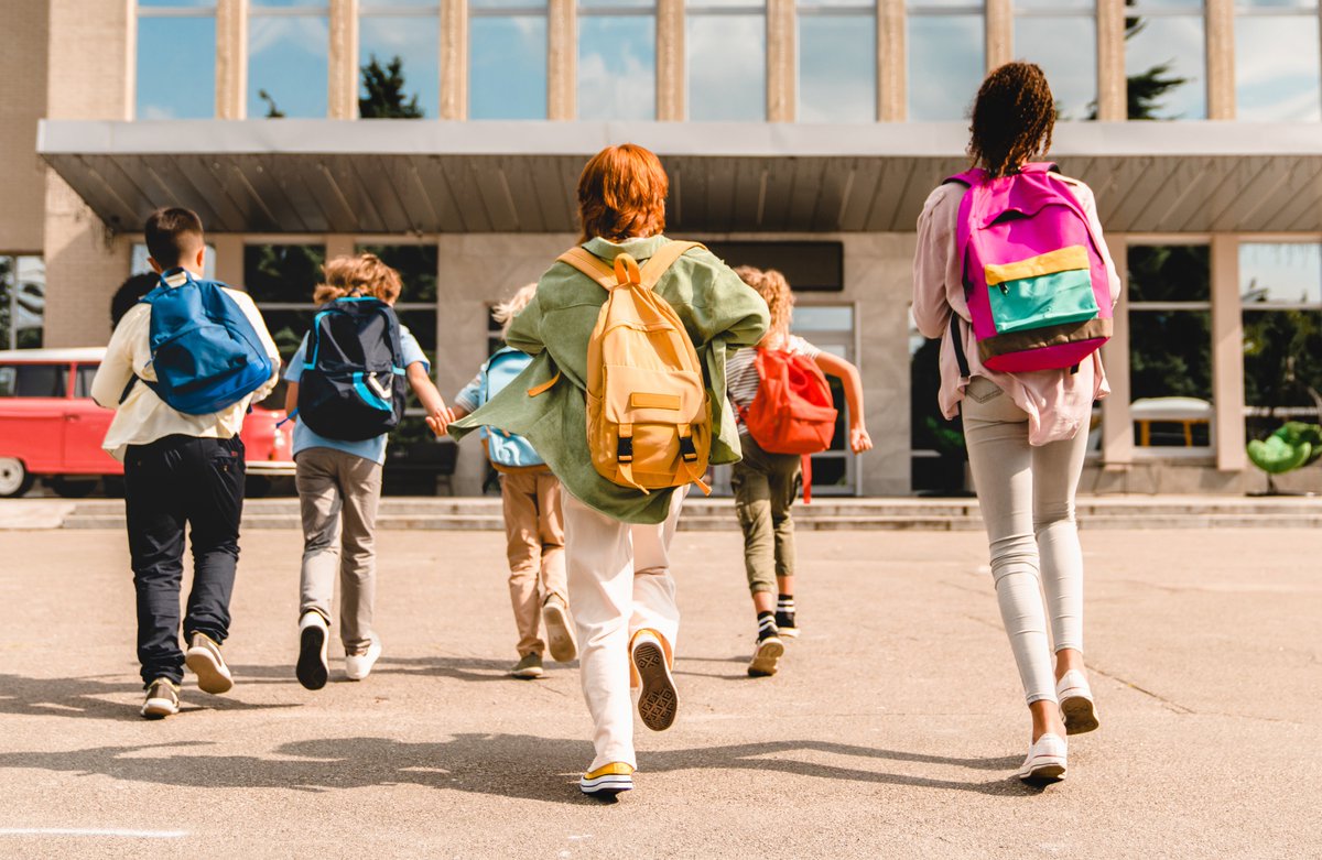 SamaritanMin's tweet photo. School is back in session! ✏️  

Mother of six Emily Webel draws from God's Word to share three ways His provision meets us in this busy season: peace in the overwhelm, joy in the packed schedule, and protection over our homes and children.   

👉 https://t.co/yjpntR6iDE https://t.co/ILHEApNAZD