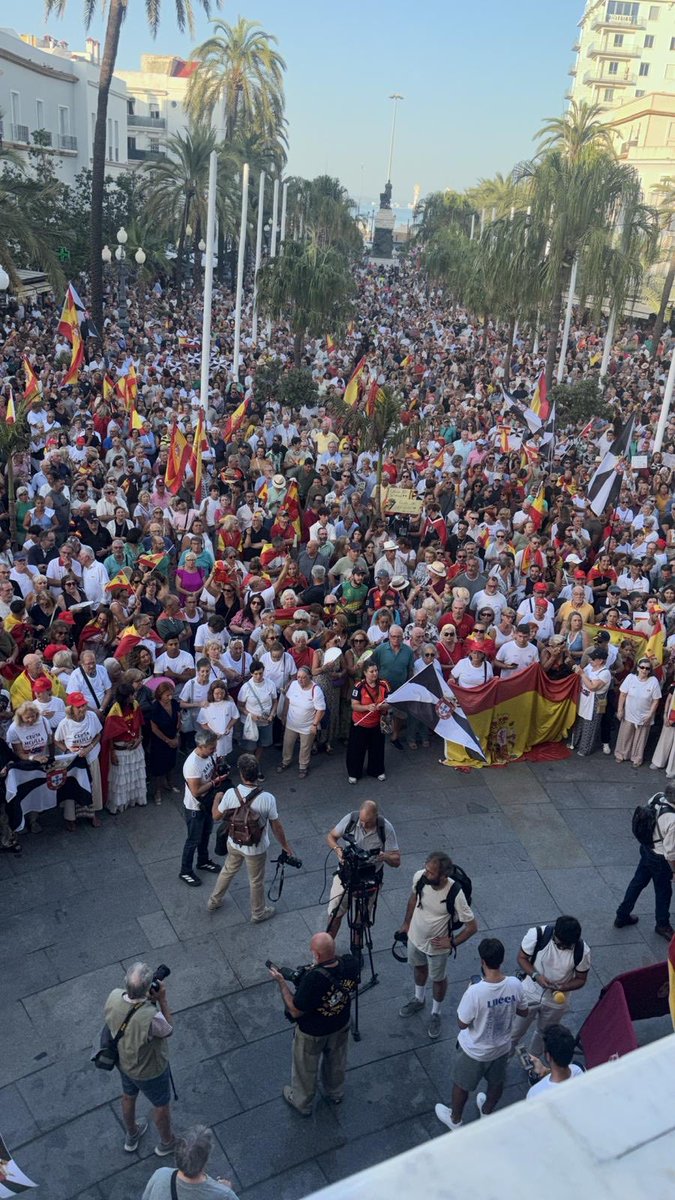 JoseLuisDuro's tweet photo. Quisieron desactivarla, pero no pudieron… #Cádiz con #Ceuta #Ceutanosevende https://t.co/Ls7H3nFkk1