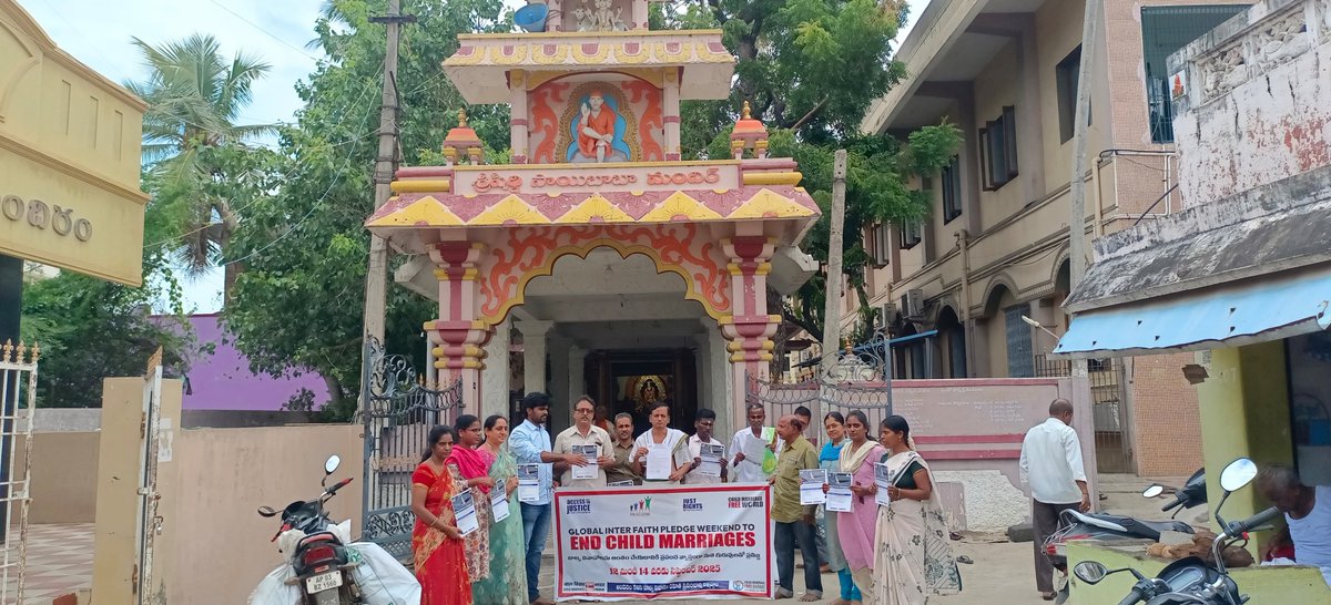 PragathiTpt's tweet photo. District collector and MLAs and MP supporting to the BalvivahMukthaBharatha campaign by signing ...and plage by faith leaders https://t.co/xxevJtf2rC