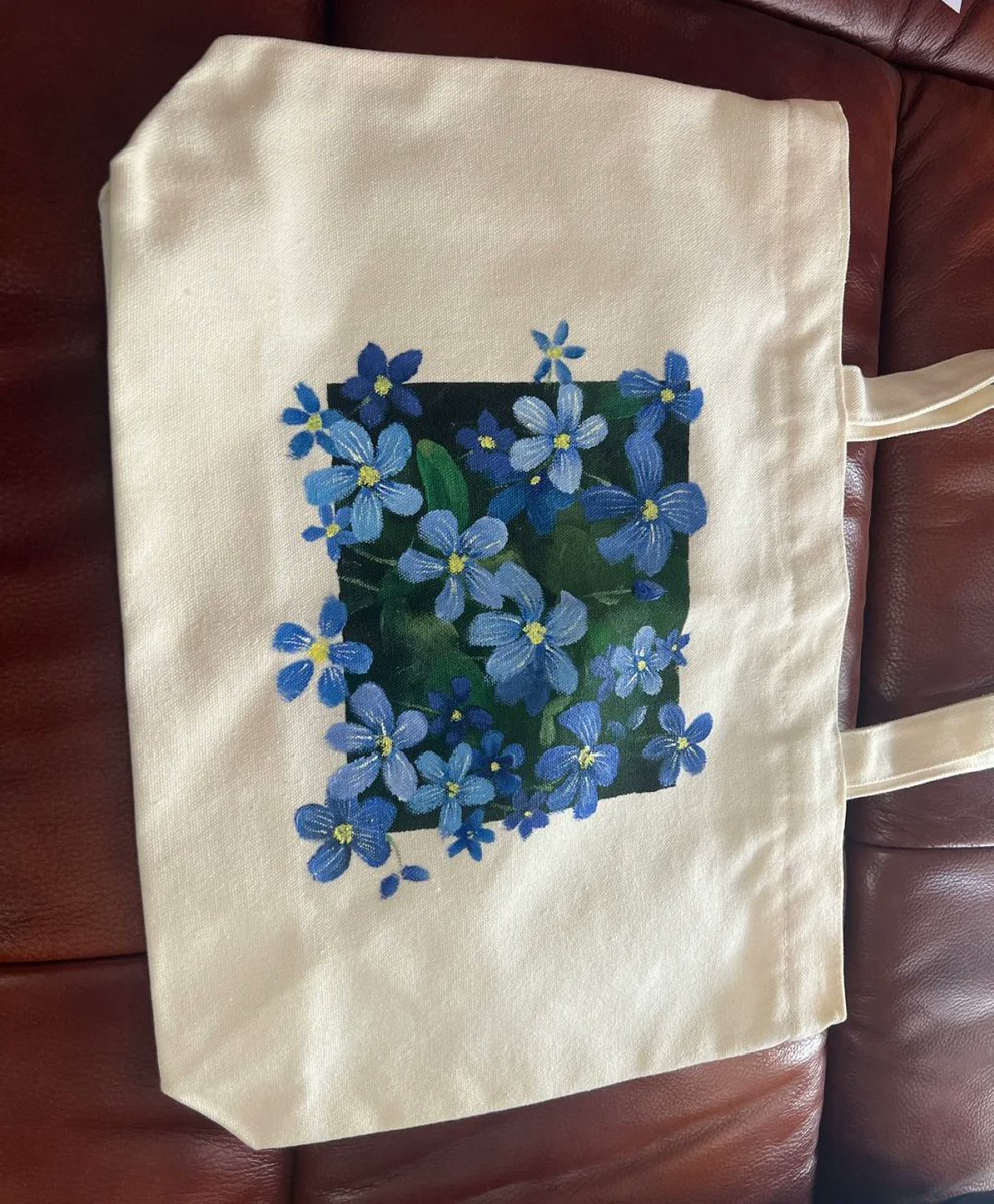 BusraNAydn's tweet photo. Just thrifted a plain canvas tote + some fabric paint. Transforming it into my own custom carry-all tonight—DIY fun for a cozy weekend! https://t.co/HRLDfMy2kk