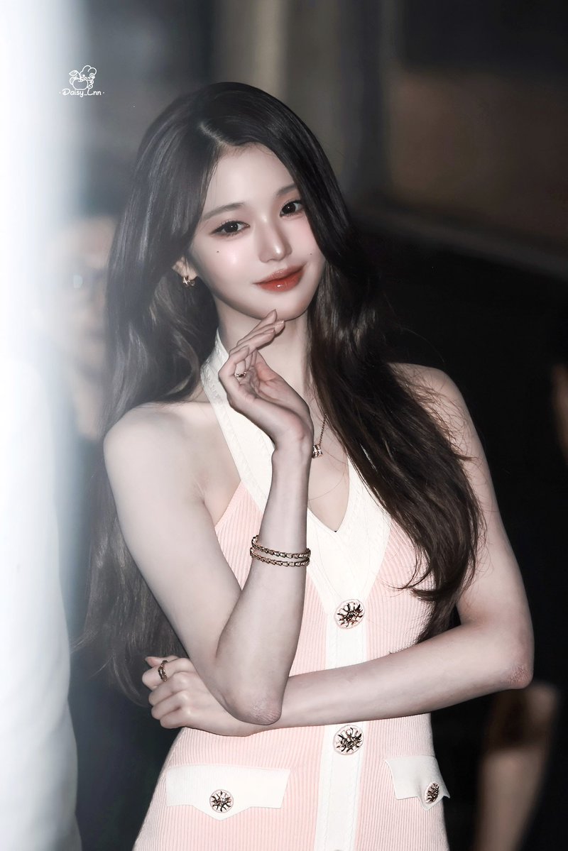 wonyoungdollz's tweet photo. Wonyoung is just UNREAL 🩷 https://t.co/ktewObOcPV