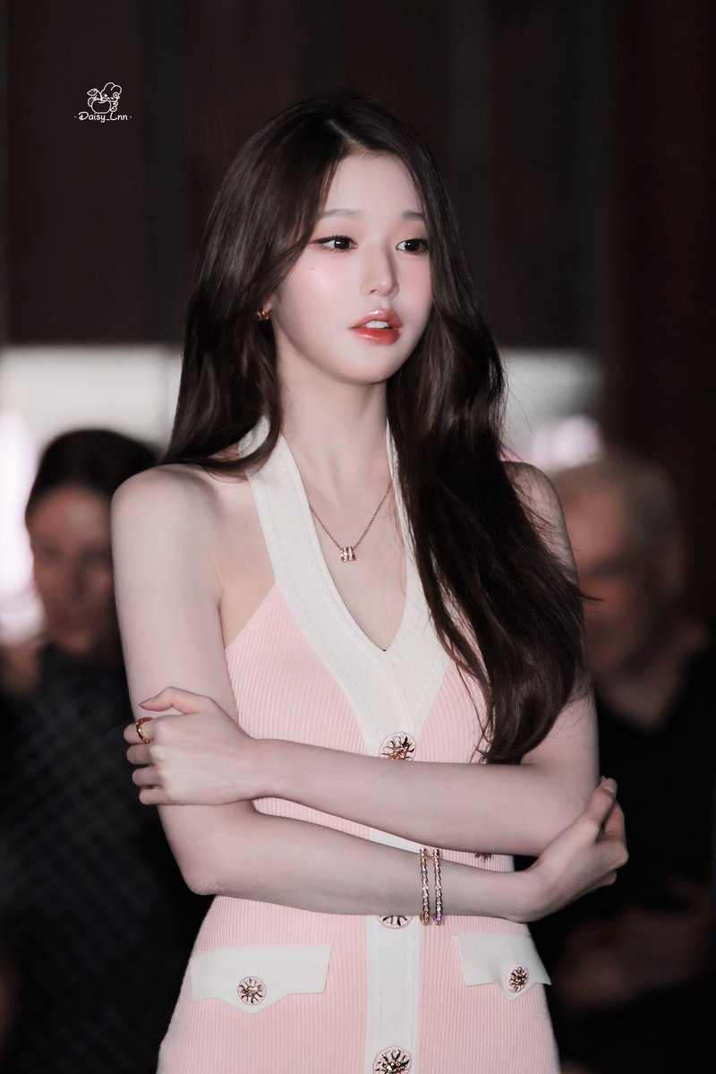wonyoungdollz's tweet photo. Wonyoung is just UNREAL 🩷 https://t.co/ktewObOcPV