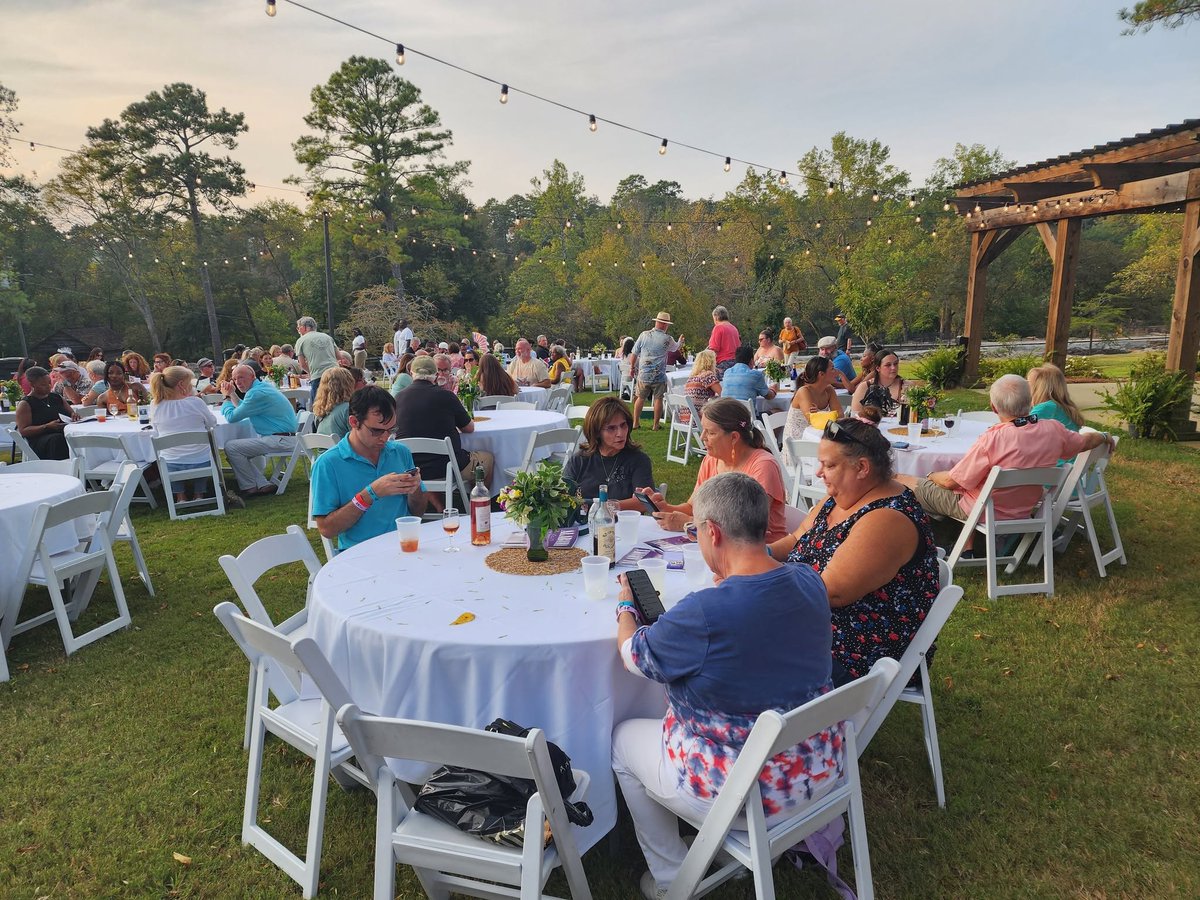 visitnorthal's tweet photo. 🍷 Wine, a five-course dinner AND fireworks over Noccalula Falls? Yes, please! ✨

Alabama Wine Festival: Wine &amp; Dine in the Gardens returns Sept. 18-19 with wine pairings, live music, bourbon tastings &amp; more.

🎟️ https://t.co/yx39YIRBm3

#VisitNorthAL https://t.co/7nHT3BCBD2