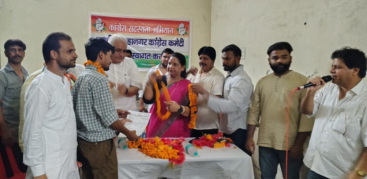 AlkaaPal's tweet photo. वार्ड नंबर 36_विजय नगर नई बस्ती में *कमेटी* का गठन कर दो दर्जन से अधिक युवाओं को कांग्रेस की *सदस्यता दिलाकर* आगामी 7 सितंबर को देहरादून में आहूत *मुख्यमंत्री आवास घेराव* की तैयारी बैठक,,जय कांग्रेस 
 अलका पाल*
 महानगर जिला अध्यक्ष 
 कांग्रेस कमेटी, काशीपुर, उत्तराखण्ड https://t.co/ts06XofqX3