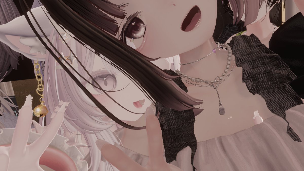ayane_VRC's tweet photo. 今日のぶいちゃ
①何も見えんて
②集合写真
③みんくさんとツーショ
④ななちゃんとツーショ https://t.co/dKbvJxN3X8