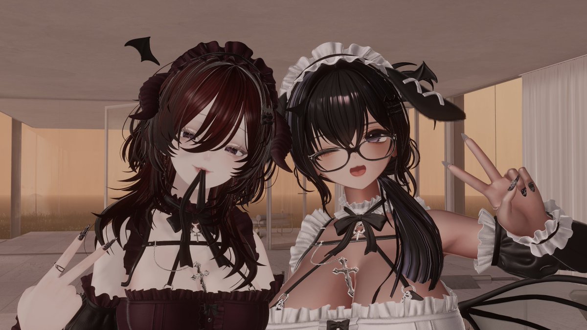 ayane_VRC's tweet photo. 今日のぶいちゃ
①何も見えんて
②集合写真
③みんくさんとツーショ
④ななちゃんとツーショ https://t.co/dKbvJxN3X8