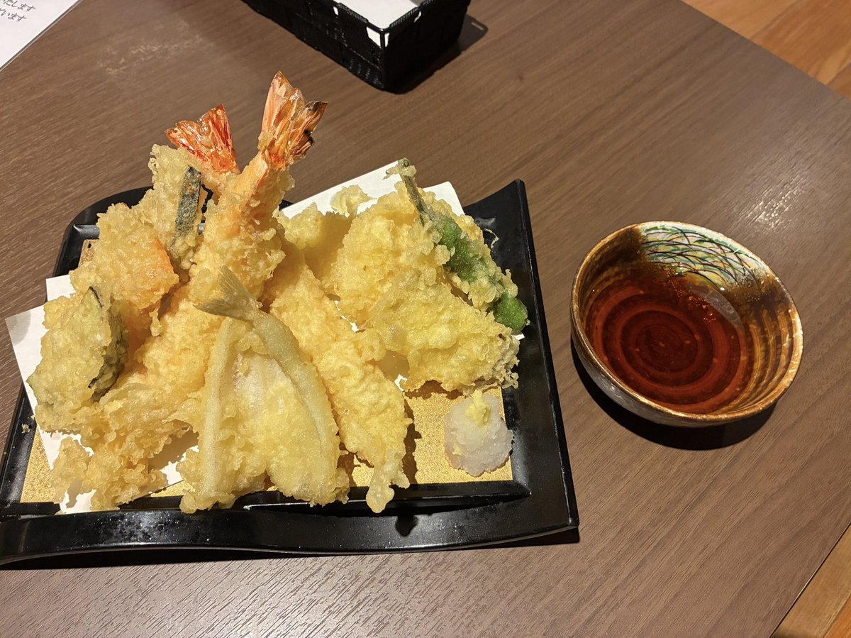 4403mirai's tweet photo. 豪華なお刺身の盛り合わせも、サクサクの天ぷらも全部美味しすぎた…🤤✨
締めは香ばしいフグのヒレ酒でほっこり温まる夜🍶🐡
#恵比寿 #生ビール #ディナー #yebisu #draftbeer #kanpai #japan https://t.co/celf0LqeFn