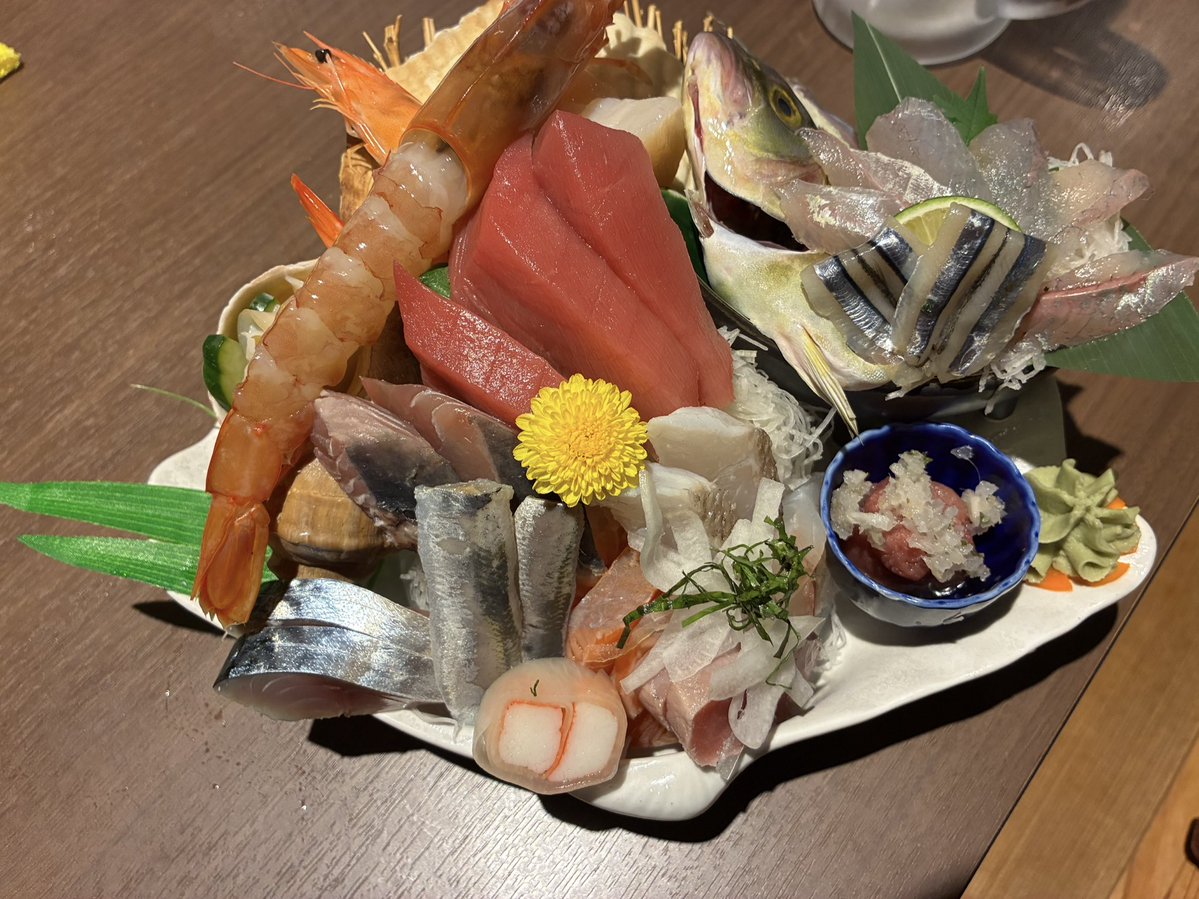 4403mirai's tweet photo. 豪華なお刺身の盛り合わせも、サクサクの天ぷらも全部美味しすぎた…🤤✨
締めは香ばしいフグのヒレ酒でほっこり温まる夜🍶🐡
#恵比寿 #生ビール #ディナー #yebisu #draftbeer #kanpai #japan https://t.co/celf0LqeFn