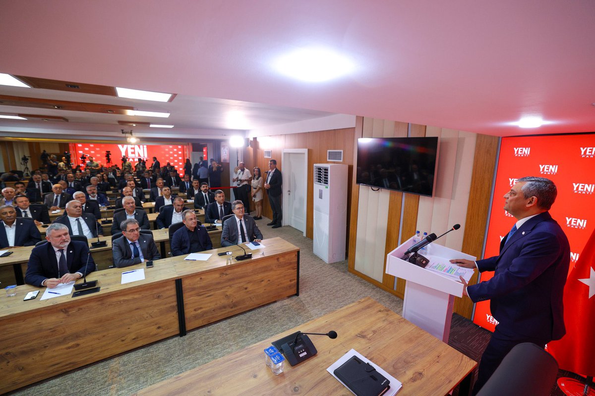 Adnanyasarr's tweet photo. YENİ Parti’mizin Yeni Genel Merkezi’nde, Genel Başkanımız Sayın  Özgür Özel’in liderliğinde ilk İl Başkanları Toplantımızı gerçekleştirdik.

Genel Başkanımızın Batmanlı hemşehrilerimize selamı var.

Halkımızın güçlü iradesiyle Türkiye’nin yarınlarını birlikte inşa etmek için kararlılıkla yürüyoruz.