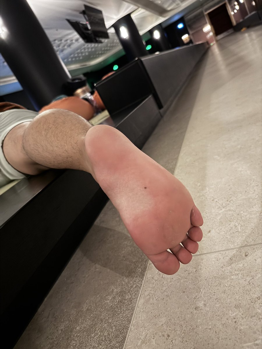 sleep36963's tweet photo. 东北醉酒奶爸直男 特别肥美的大🦶握、含、吸🦶 还有抬腿 怎么都不醒 完整版视频➕图片 私119 https://t.co/IFEAEA63tR