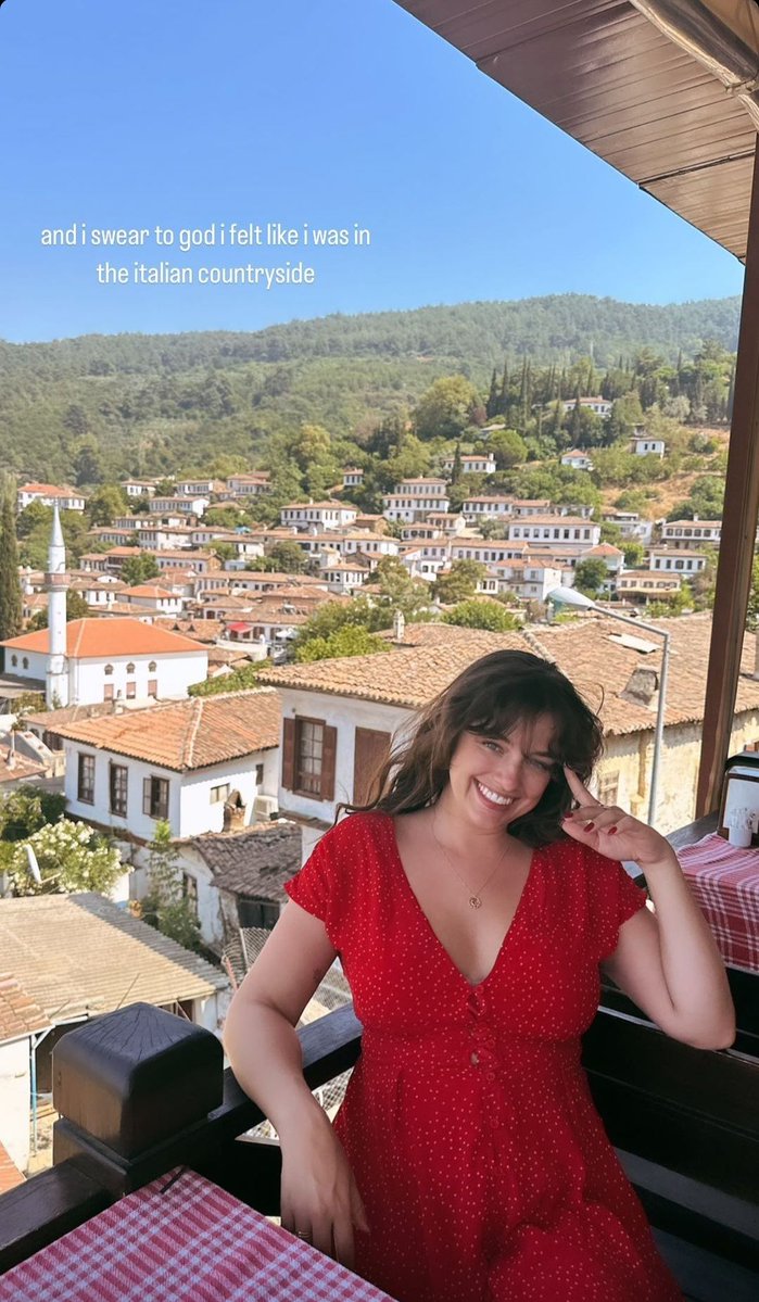 Anna_x498_'s tweet photo. A confident woman shows freedom looks good on her, and it shows 🌹 https://t.co/AI2CAGi1eU
