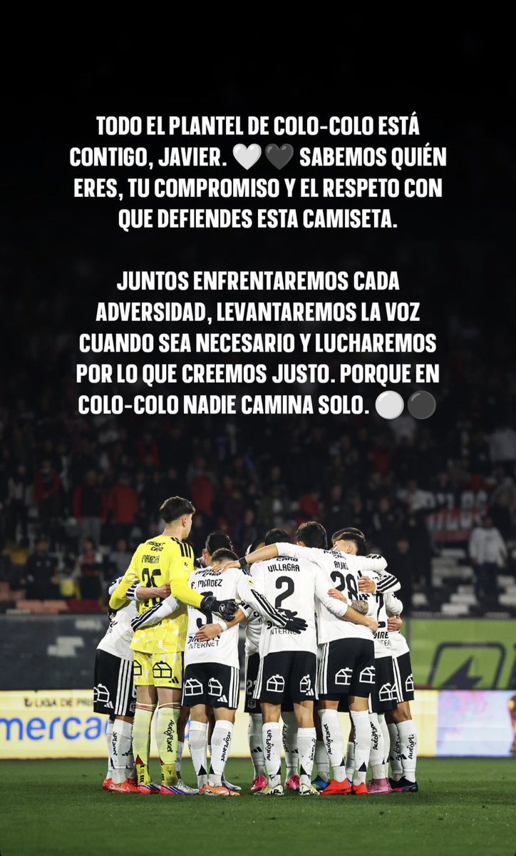 somoschile1977's tweet photo. Que Don David Arellano cuide y proteja a quienes defienden y usan esta hermosa camiseta,aguante el Colo y su gente 🤟🏻🤟🏻🤟🏻🎶🎵🎶
#SiempreCampeonesNuncaSapos
#SomosColoColo #SomosChile https://t.co/5JVxrcytnJ