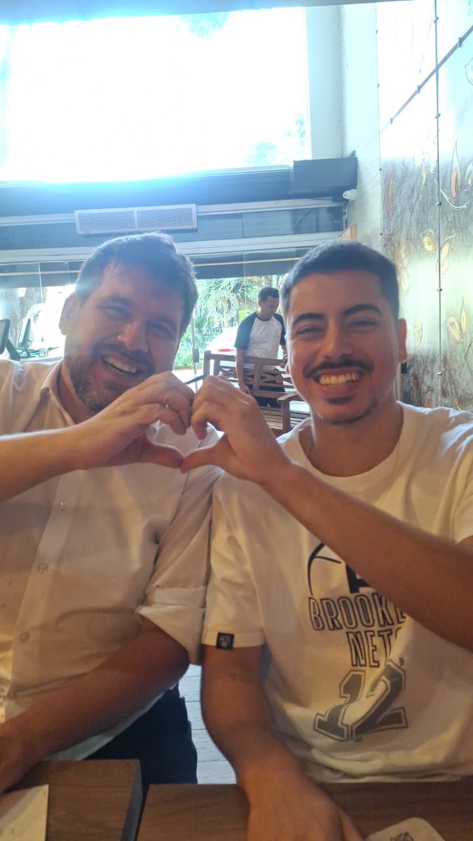 _brunohoffmann's tweet photo. Hj almocei com @adriellegaseta (de quem ganhei um ímã do Pelé), fiz um acordo com @Leo_rochax e conheci o novo pai do @Leozittus 

Sempre uma honra https://t.co/4nhMYWMwZ1