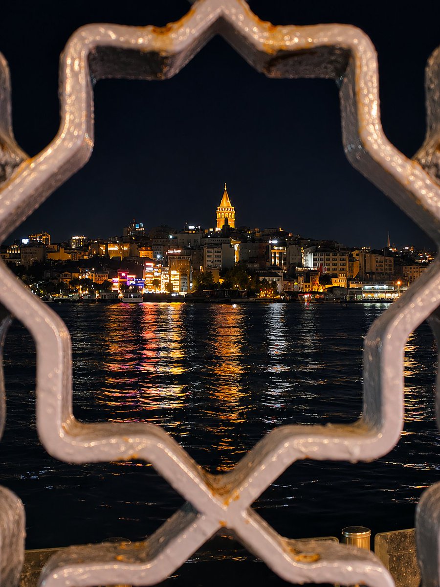 raviyeaslan82's tweet photo. #iyiakşamlar #eminönü #galata https://t.co/KBzRKJ4UgL