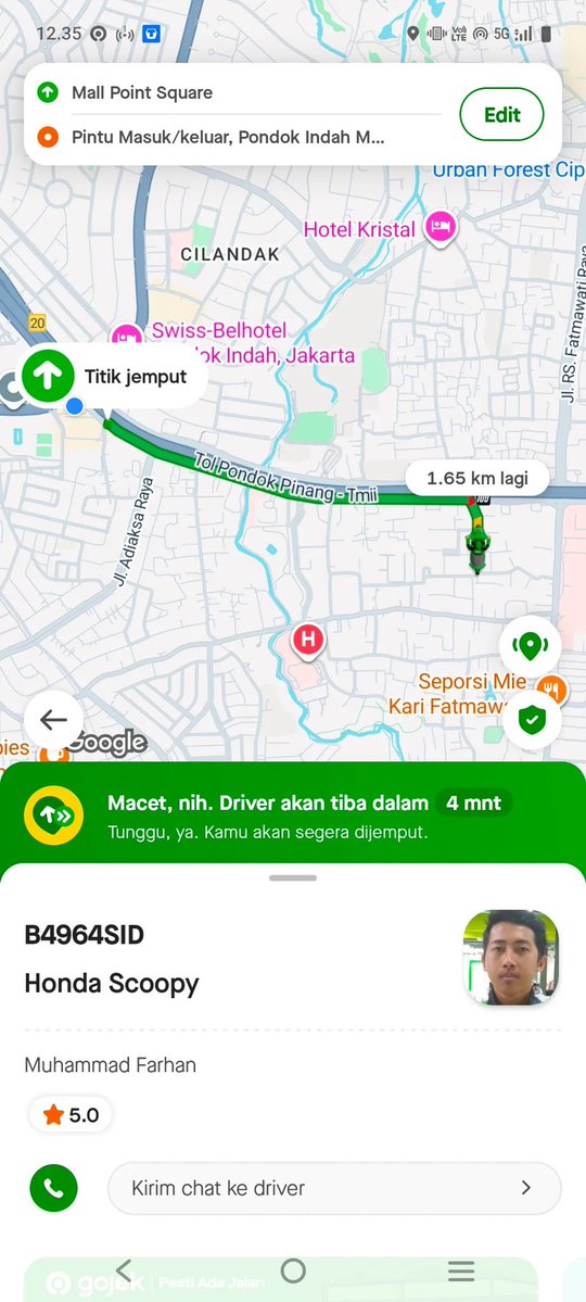 mamahmuda1_'s tweet photo. Tolong dong gojek, klo punya driver males gini jangan dikasih penumpang, masa tega bener disuruh nunggu setengah jam lebih, padahal disitu driver gojek banyak numpuk, nih driver juga gada konfirmasi mau jemput atau ga, dia ngejogrog aja disitu ga gerak di maps, suspend aja klo perlu driver² malesan begini, buat telat orang yang mau kerja, ngomongnya susah cari orderan giliran ada orderan dikacangin 
Buat abangnya semoga lu liat yaa, kelakuan lu  sok mantep￼