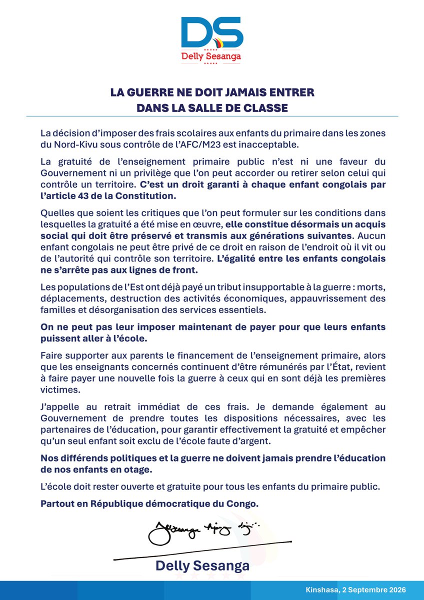 DSESANGA's tweet photo. LA GUERRE NE DOIT JAMAIS ENTRER DANS LA SALLE DE CLASSE

La décision d’imposer des frais scolaires aux enfants du primaire dans les zones du Nord-Kivu sous contrôle de l’AFC/M23 est inacceptable.

La gratuité de l’enseignement primaire public n’est ni une faveur du Gouvernement ni un privilège que l’on peut accorder ou retirer selon celui qui contrôle un territoire. C’est un droit garanti à chaque enfant congolais par l’article 43 de la Constitution.

Quelles que soient les critiques que l’on peut formuler sur les conditions dans lesquelles la gratuité a été mise en œuvre, elle constitue désormais un acquis social qui doit être préservé et transmis aux générations suivantes. Aucun enfant congolais ne peut être privé de ce droit en raison de l’endroit où il vit ou de l’autorité qui contrôle son territoire. L’égalité entre les enfants congolais ne s’arrête pas aux lignes de front.

Les populations de l’Est ont déjà payé un tribut insupportable à la guerre : morts, déplacements, destruction des activités économiques, appauvrissement des familles et désorganisation des services essentiels.

On ne peut pas leur imposer maintenant de payer pour que leurs enfants puissent aller à l’école.

Faire supporter aux parents le financement de l’enseignement primaire, alors que les enseignants concernés continuent d’être rémunérés par l’État, revient à faire payer une nouvelle fois la guerre à ceux qui en sont déjà les premières victimes.

J’appelle au retrait immédiat de ces frais. Je demande également au Gouvernement de prendre toutes les dispositions nécessaires, avec les partenaires de l’éducation, pour garantir effectivement la gratuité et empêcher qu’un seul enfant soit exclu de l’école faute d’argent.

Nos différends politiques et la guerre ne doivent jamais prendre l’éducation de nos enfants en otage.

L’école doit rester ouverte et gratuite pour tous les enfants du primaire public.

Partout en République démocratique du Congo.
