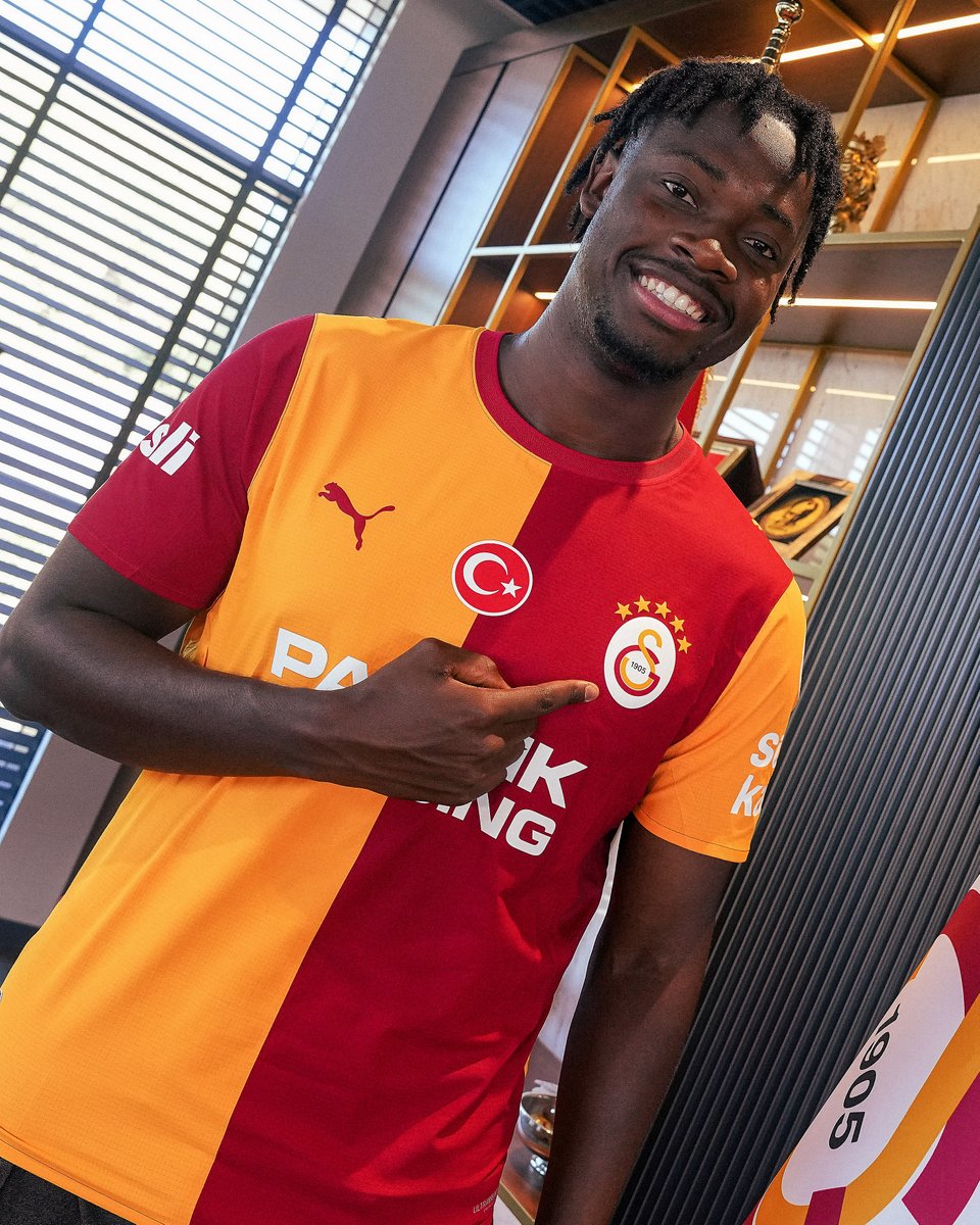 GalatasaraySK's tweet photo. ✍️ El Chadaille Bitshiabu, Galatasaray’da! 💛❤️ https://t.co/MKJy6QbNgH