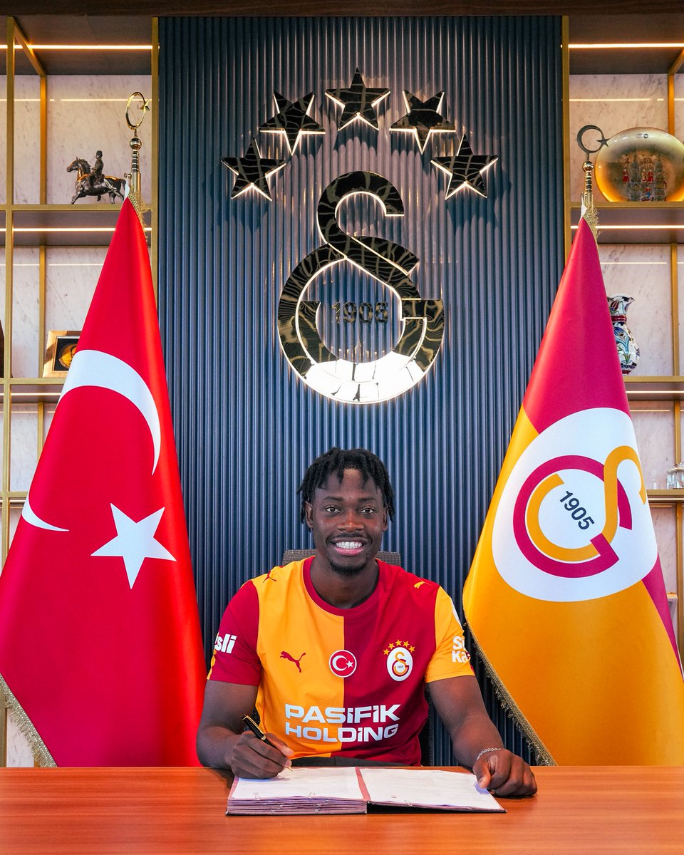 GalatasaraySK's tweet photo. ✍️ El Chadaille Bitshiabu, Galatasaray’da! 💛❤️ https://t.co/MKJy6QbNgH