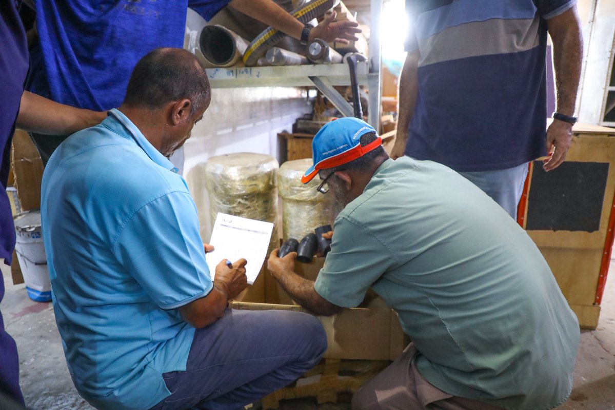 UNDPYemen's tweet photo. Under UNDP’s #ECaPAM Project, an initial handover of essential spare parts for boats, tugboats, and port equipment was completed at the Port of #Aden.
Strengthening port maintenance and operations keeps vital humanitarian cargo moving while driving economic recovery.🚢 https://t.co/nuV5GZtvjC