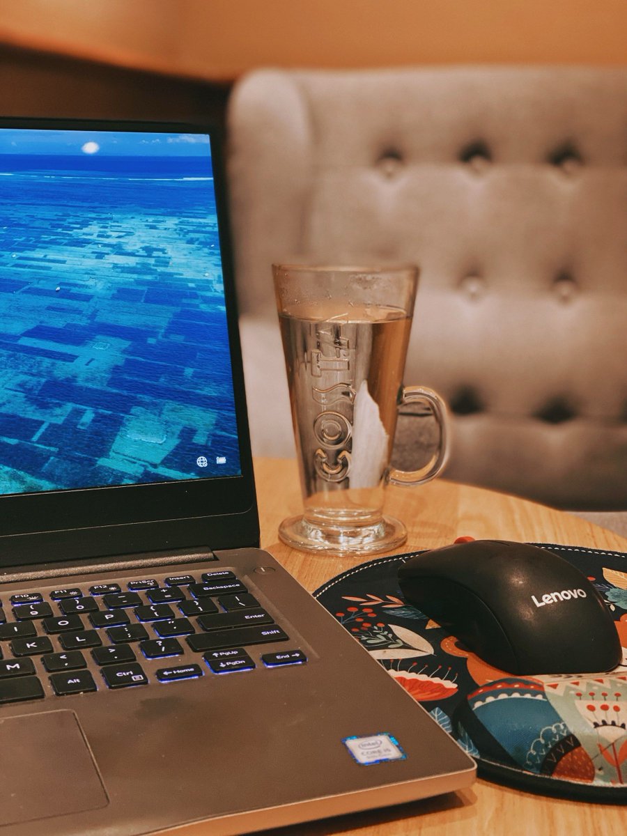 MackenzieDga's tweet photo. El reloj marca las 15:00, el café está caliente y mi PC se ve linda... el trabajo llegará después. ， https://t.co/6RdrReKQXz