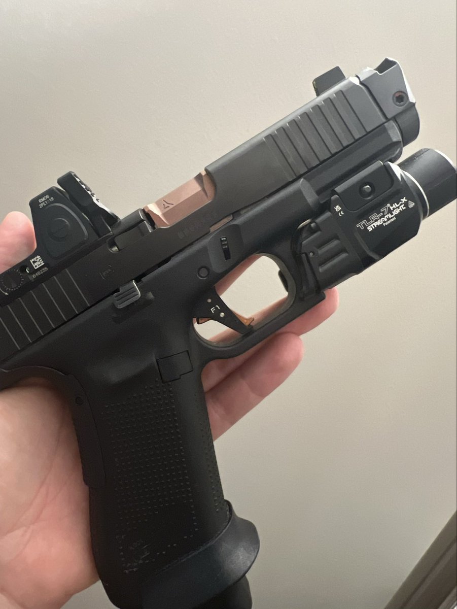 DLDafterDark's tweet photo. @p80ralph I like the RMR but def some significant cons with it (outside of price) the battery being underneath SUCKS. Small objective lense. But it is the most rugged dot on the market. SRO has significant weak points. Holosun 507 is a proven optic at this point and can't beat the price https://t.co/Wpq41DNIGD