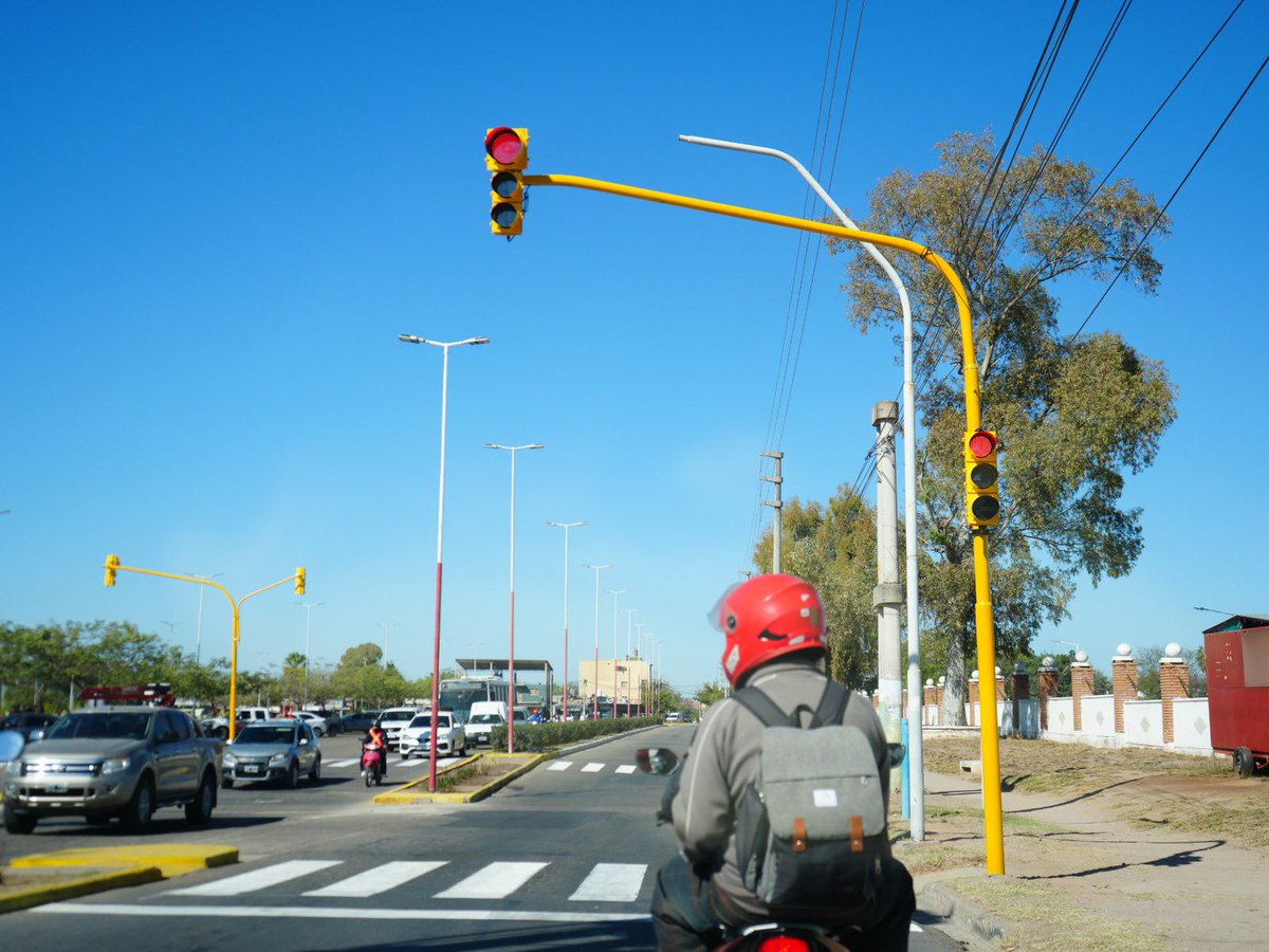 amolinalarioja's tweet photo. ¡Colocamos nuevos SEMÁFOROS en la av. MATATÍN DE LA FUENTE!

Una zona muy transitada… por UNIVERSIDAD, PARQUE DE JUVENTUDES, COMEDOR ESTUDIANTIL y REGIMIENTO.

Queremos cuidar cada VIDA y que nuestra ciudad sea cada vez más SEGURA. https://t.co/LqAD4Q48cJ