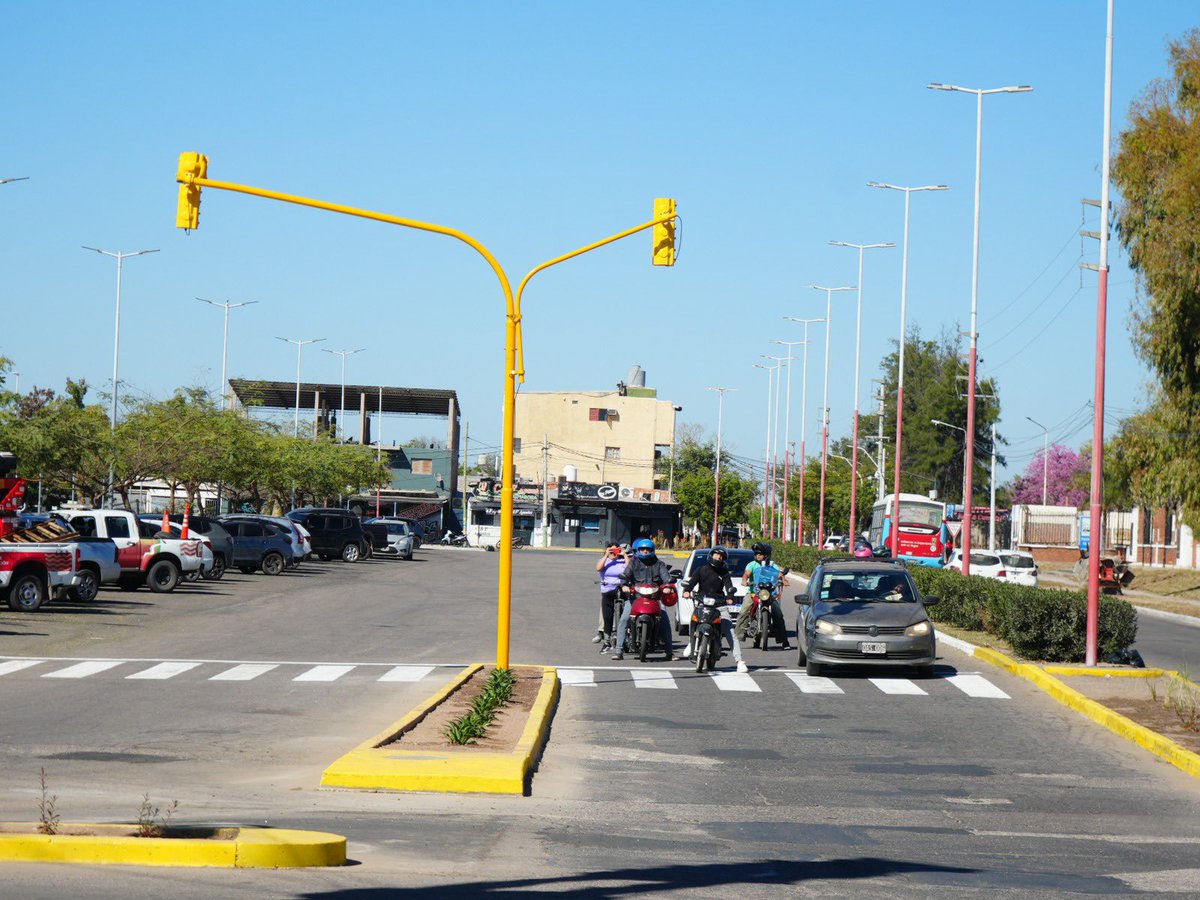 amolinalarioja's tweet photo. ¡Colocamos nuevos SEMÁFOROS en la av. MATATÍN DE LA FUENTE!

Una zona muy transitada… por UNIVERSIDAD, PARQUE DE JUVENTUDES, COMEDOR ESTUDIANTIL y REGIMIENTO.

Queremos cuidar cada VIDA y que nuestra ciudad sea cada vez más SEGURA. https://t.co/LqAD4Q48cJ